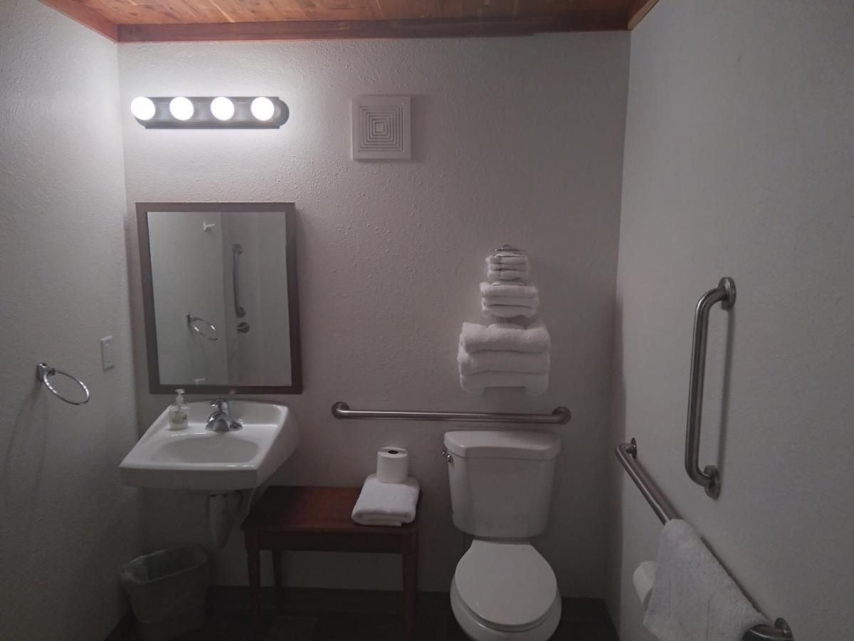 Comfort Zone Inn Rothsay Bagian luar foto